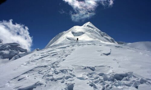 Chulu West Peak climbing